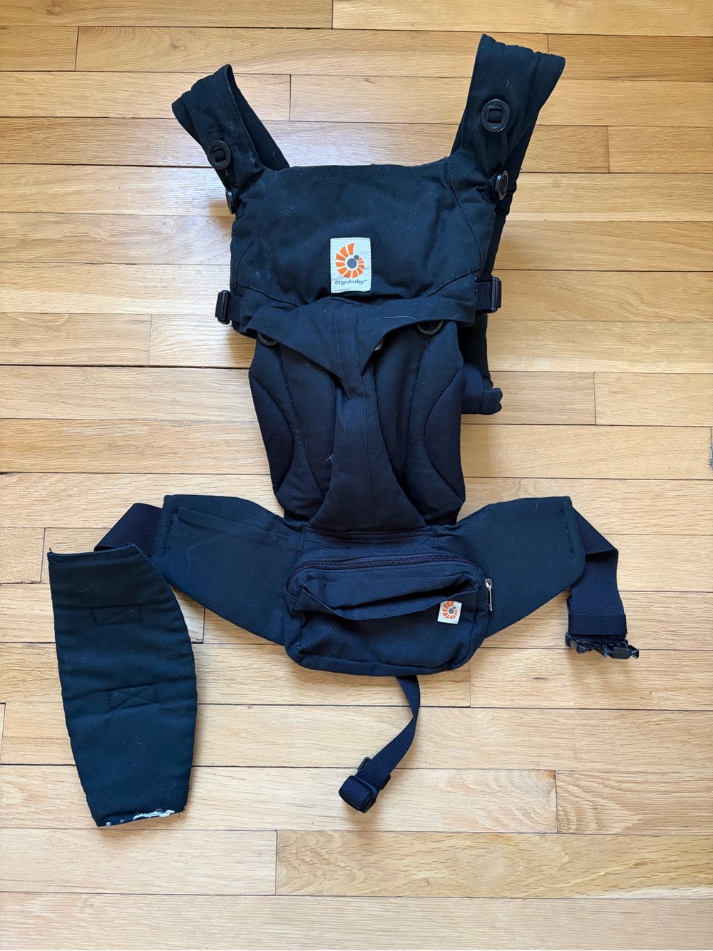 Ergobaby Black Soft-Structured Carrier with Waist Pocket